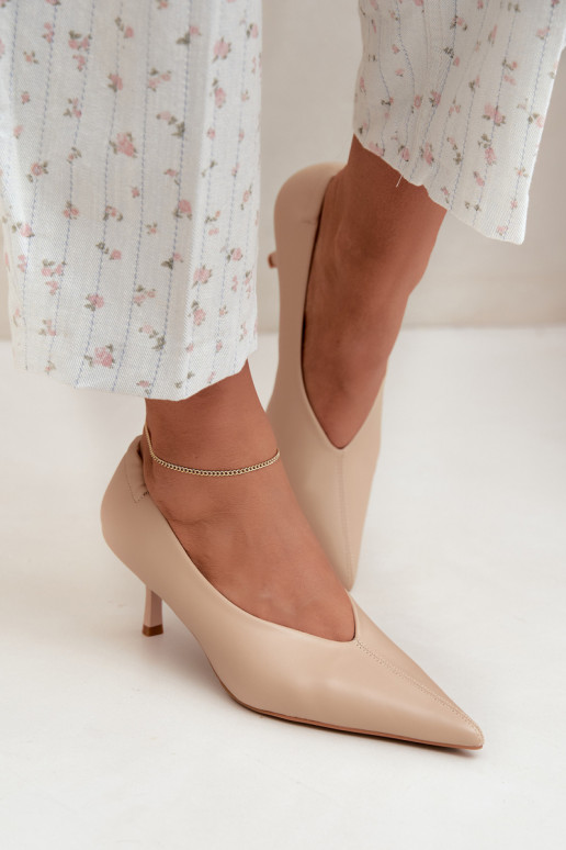 Tacones con bordados y elementos decorativos en color arena Dalis