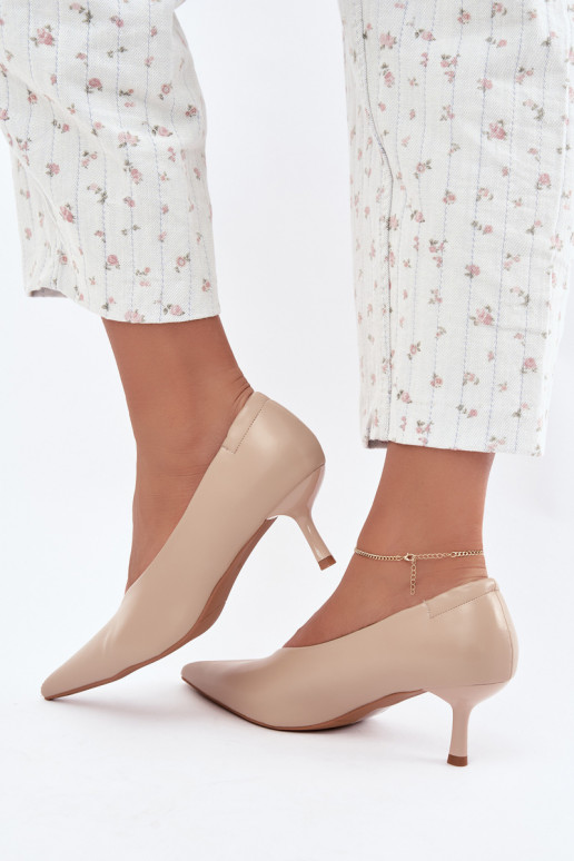 Tacones con bordados y elementos decorativos en color arena Dalis