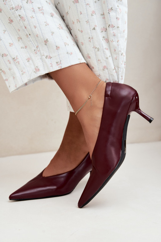 Tacones con bordados y elementos decorativos en color burdeos Dalis