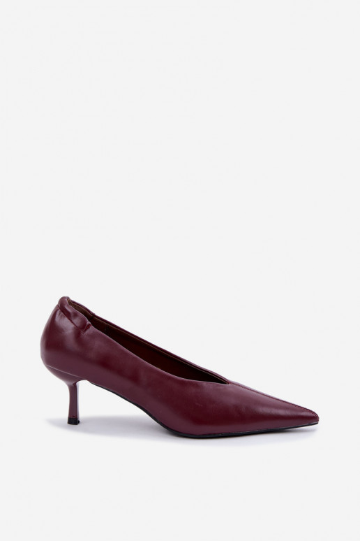 Tacones con bordados y elementos decorativos en color burdeos Dalis