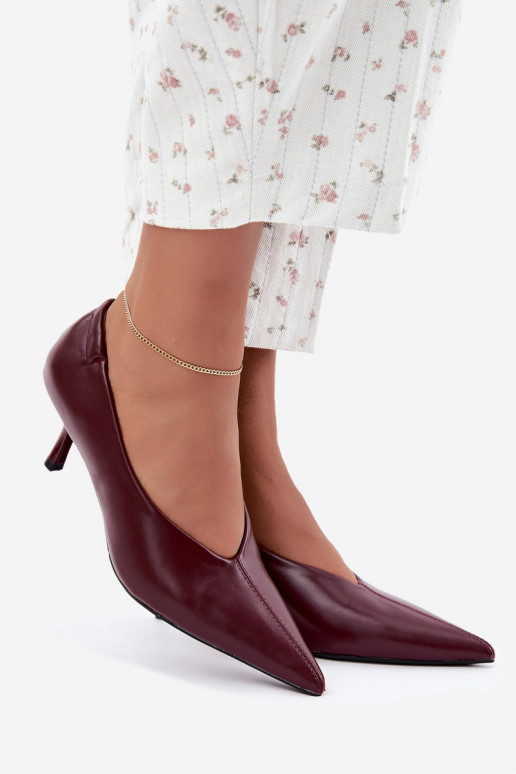 Tacones con bordados y elementos decorativos en color burdeos Dalis