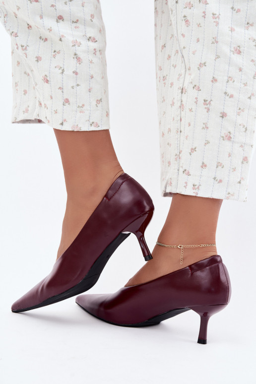 Tacones con bordados y elementos decorativos en color burdeos Dalis