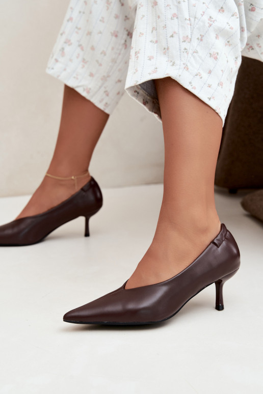 Tacones con bordados y elementos decorativos en color chocolate Dalis