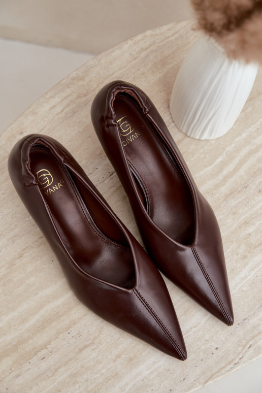 Tacones con bordados y elementos decorativos en color chocolate Dalis