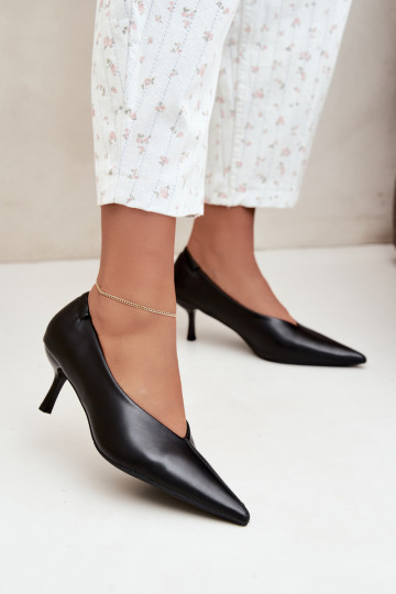 Tacones con bordados y elementos decorativos en color negro Dalis 2