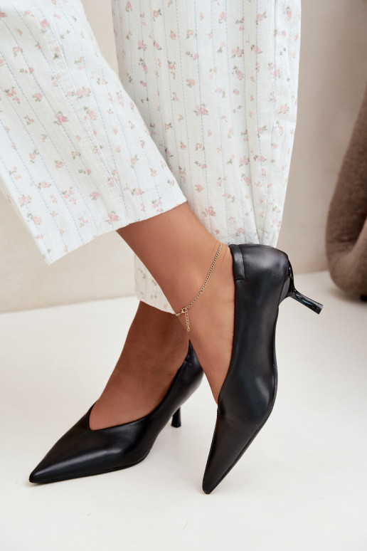 Tacones con bordados y elementos decorativos en color negro Dalis