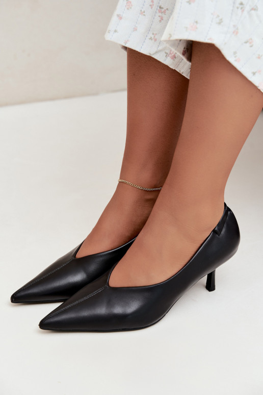 Tacones con bordados y elementos decorativos en color negro Dalis