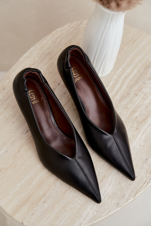 Tacones con bordados y elementos decorativos en color negro Dalis