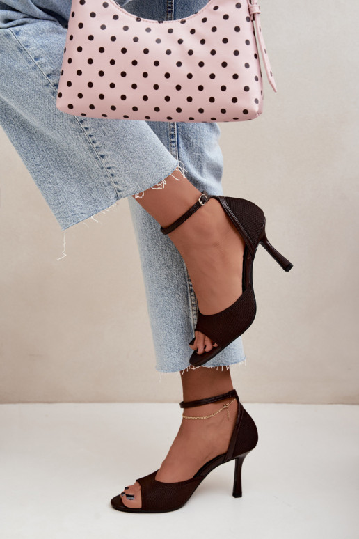 Sandalias de mujer con tacones finos en color chocolate Galya