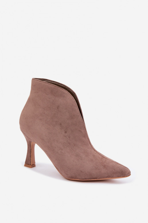 botines para mujer con recortes y tacones en color arena Jelya