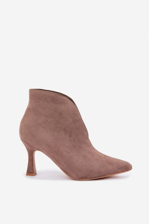 botines para mujer con recortes y tacones en color arena Jelya