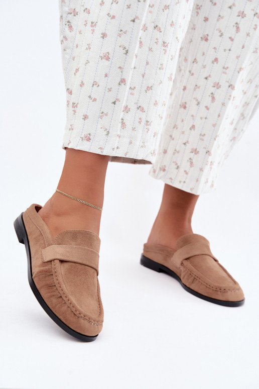 mocasines de mujer con tacón abierto en color arena Parella