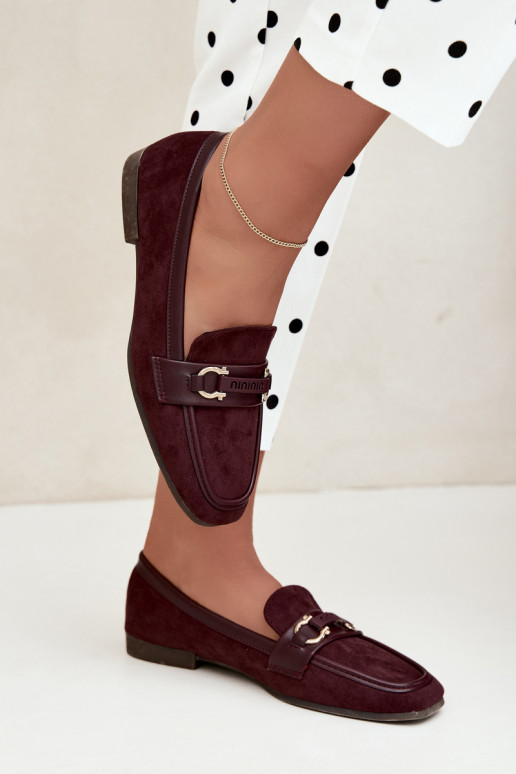 Mocasines burdeos con elementos decorativos Evelora