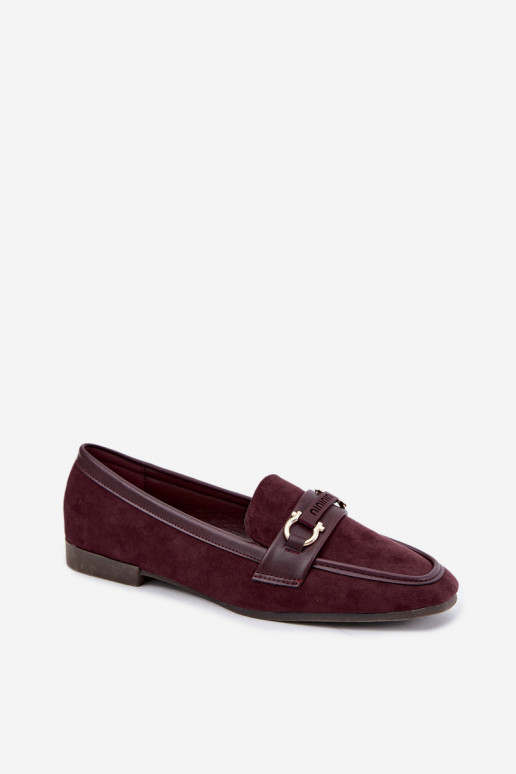 Mocasines burdeos con elementos decorativos Evelora