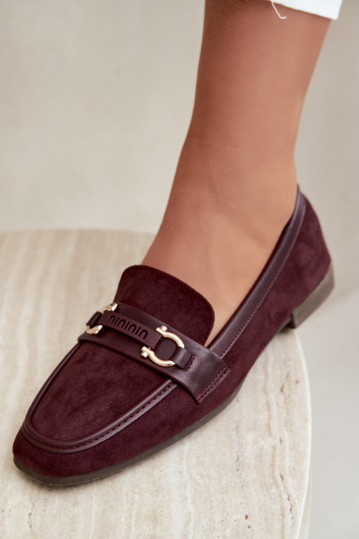 Mocasines burdeos con elementos decorativos Evelora