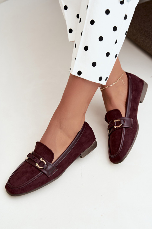 Mocasines burdeos con elementos decorativos Evelora