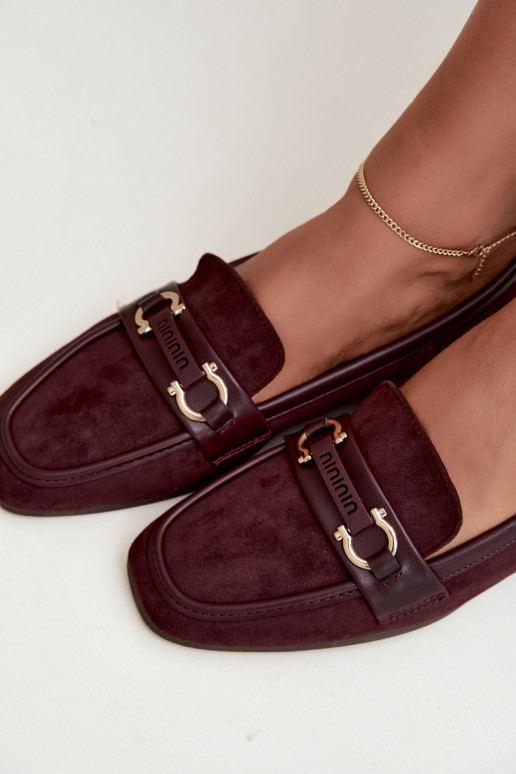 Mocasines burdeos con elementos decorativos Evelora