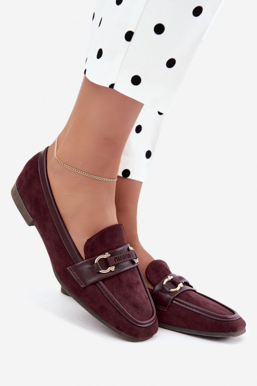 Mocasines burdeos con elementos decorativos Evelora