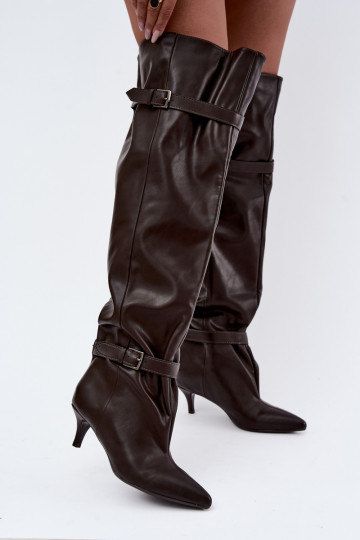 botas altas slip-on con tacones y hebillas en color marrón Jassy 2