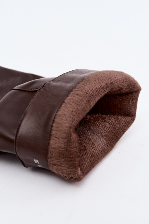 botas altas aisladas con tacones finos y hebillas en color marrón Kelra