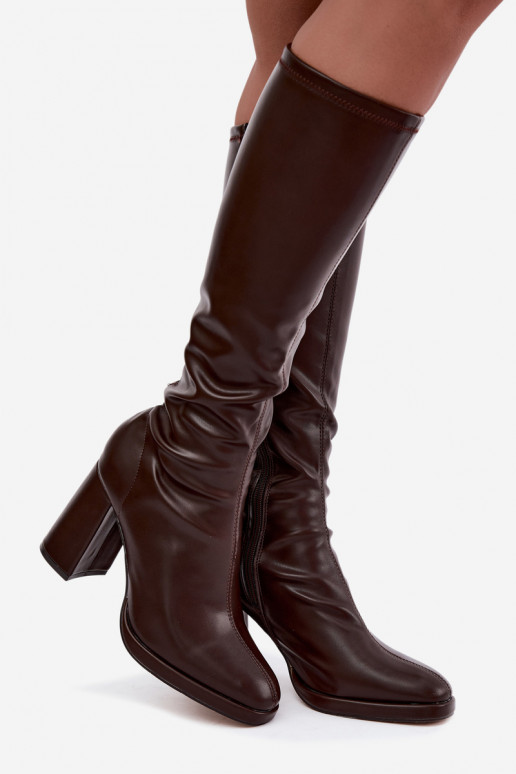botas altas para mujer con costuras en el eje en color marrón Brivana
