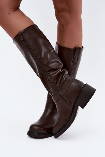 Botas altas para mujer con detalles decorativos en color chocolate Rileta 2