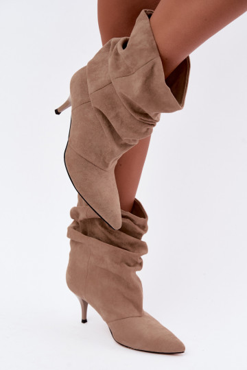 Botines de mujer slouchy slip-on con tacones delgados en color arena Harissa 2