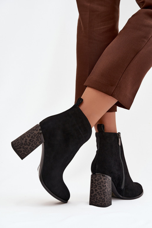 Botines de ante sintético con aislamiento en negro Zivella