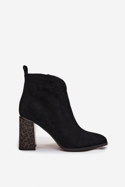 Botines de ante sintético con aislamiento en negro Zivella