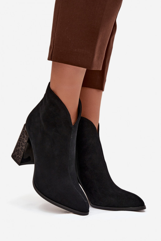 Botines de ante sintético con aislamiento en negro Zivella
