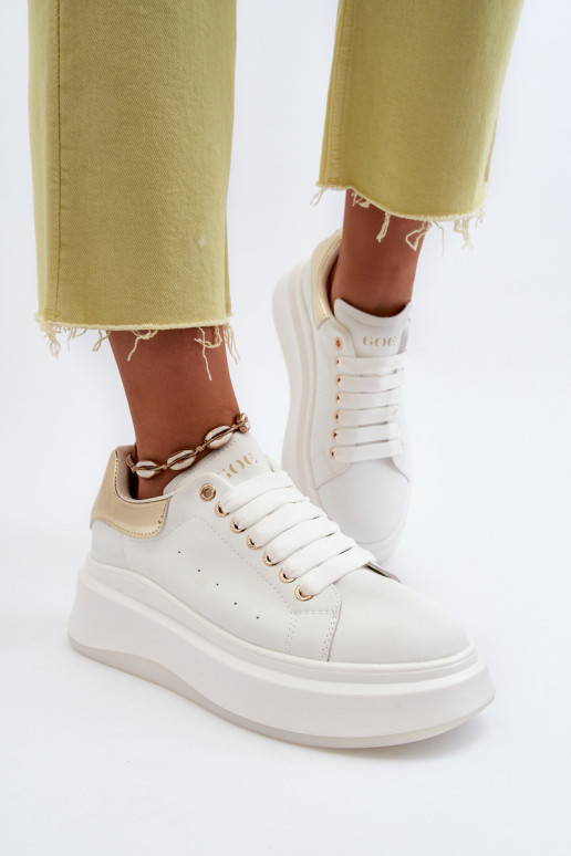 Zapatillas de cuero para mujer GOE NN2N4031 blancas