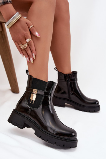 Botines aislados y elegantes con detalles Ze dorados y negros Talyra