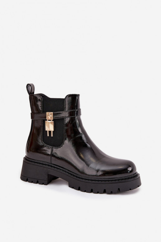 Botines aislados y elegantes con detalles Ze dorados y negros Talyra