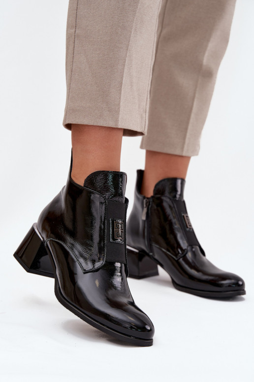 Botines de cuero lacados aislados con detalles ornamentales Zazoo 60560 negros