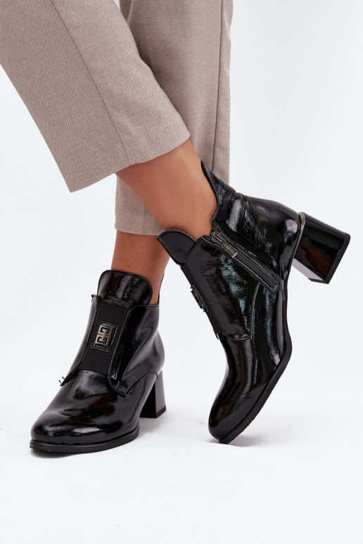 Botines de cuero lacados aislados con detalles ornamentales Zazoo 60560 negros