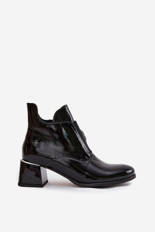 Botines de cuero lacados aislados con detalles ornamentales Zazoo 60560 negros