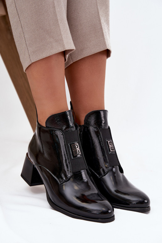 Botines de cuero lacados aislados con detalles ornamentales Zazoo 60560 negros