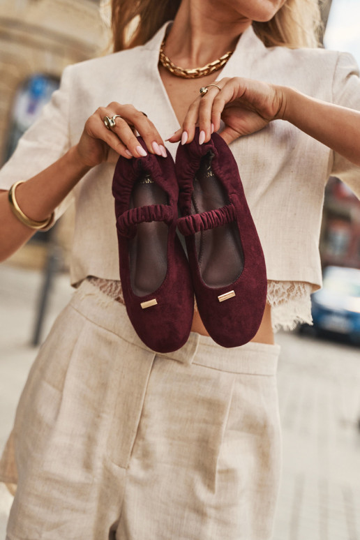 Sandalias de color burdeos con detalles decorativos Brinelle