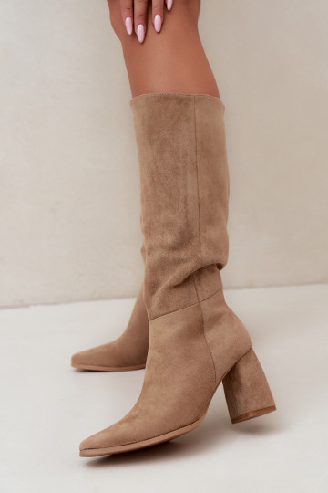 botas altas para mujer con tacón cuadrado color arena Carlin 2