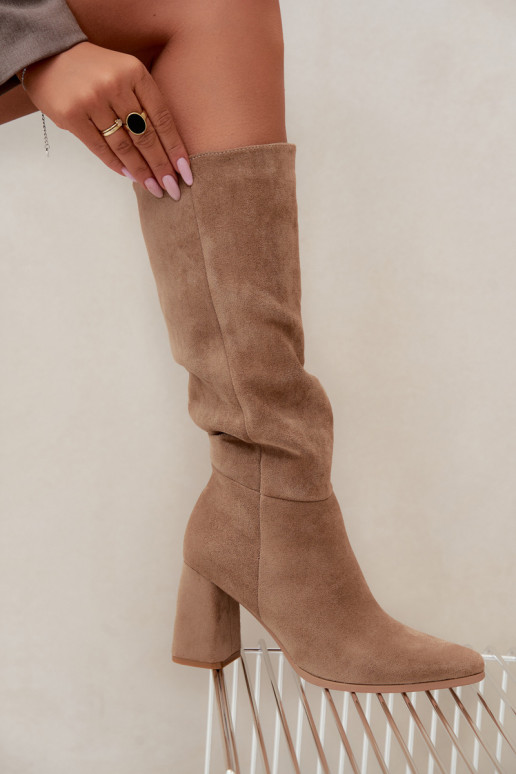 botas altas para mujer con tacón cuadrado color arena Carlin
