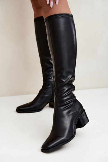 botas altas para mujer con caña atada en tacón bajo de ante sintético color caramelo Gisellea 2