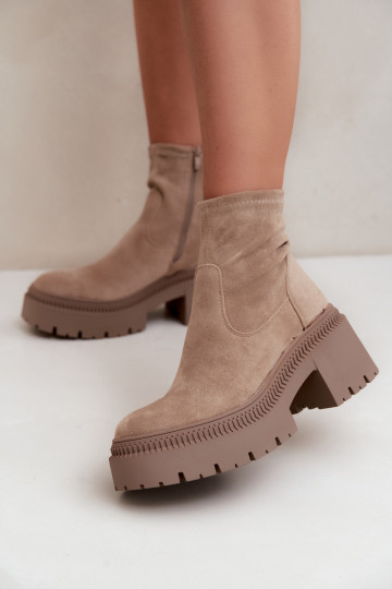 botines para mujer con tacón grueso y plataforma de ante sintético color arena Elvianne 2