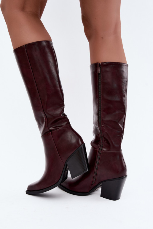 botas altas para mujer con tacón aisladas color burdeos Katelle