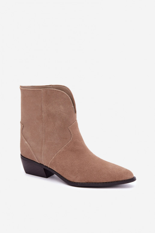 botines para mujer de estilo cowboy con tacón de ante natural color arena Norelle