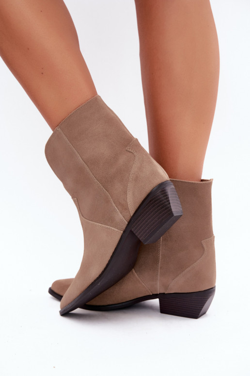 botines para mujer de estilo cowboy con tacón de ante natural color arena Norelle