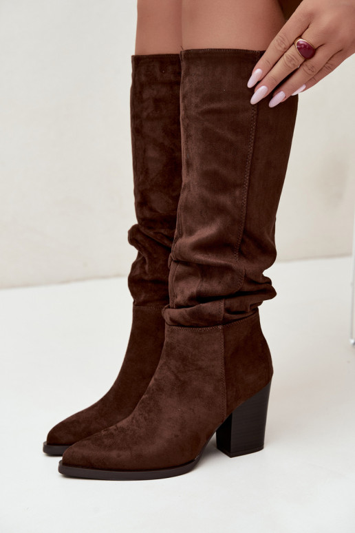 botas altas de mujer con tacones y parte superior curva en marrón Ismera