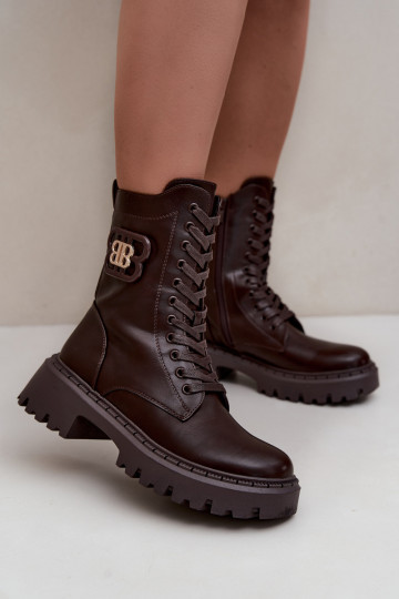 botines con elementos decorativos en piel sintética chocolate Kalindra 2