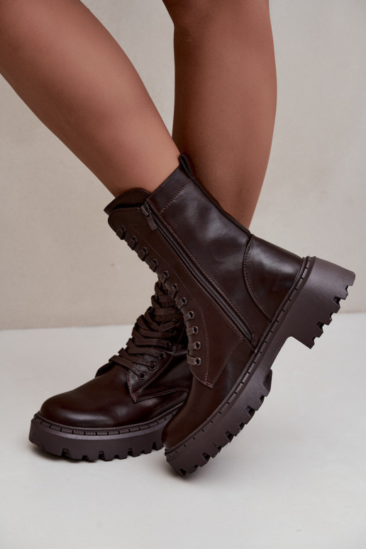 botines con elementos decorativos en piel sintética chocolate Kalindra