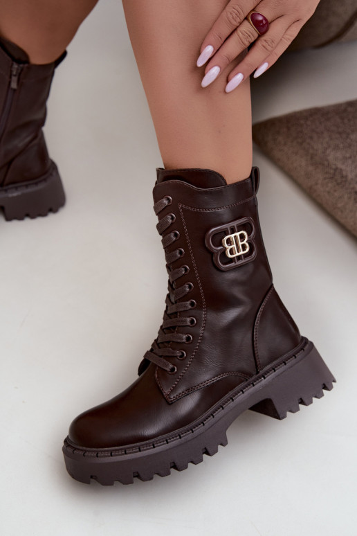 botines con elementos decorativos en piel sintética chocolate Kalindra