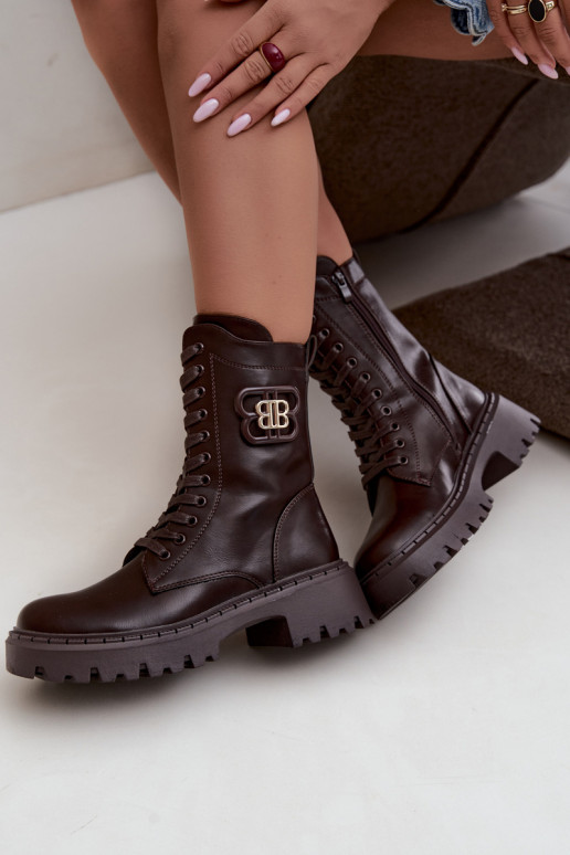 botines con elementos decorativos en piel sintética chocolate Kalindra
